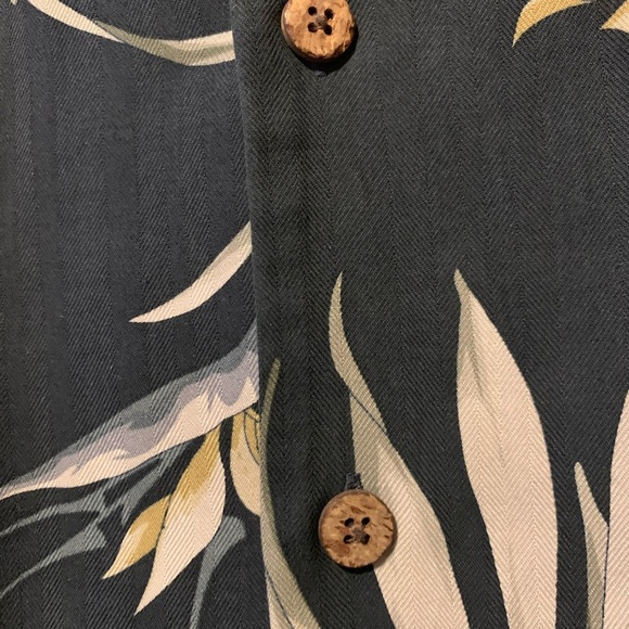 Tommy Bahama LG Men's Floral Navy Shirt 100% Silk Button Up Loose, Relaxed Fit - Picture 6 of 11